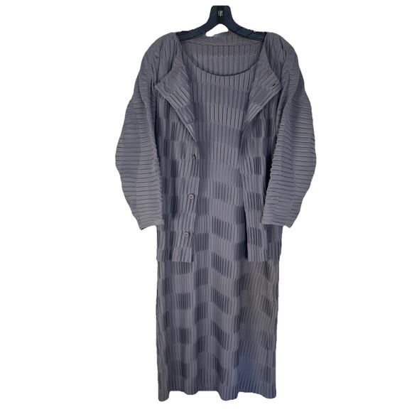 Issey Miyake Dresses & Skirts - Issey Miyake Gray Dress/ Womens size 2 / Sleeveless Dress With Jacket/ Pleated